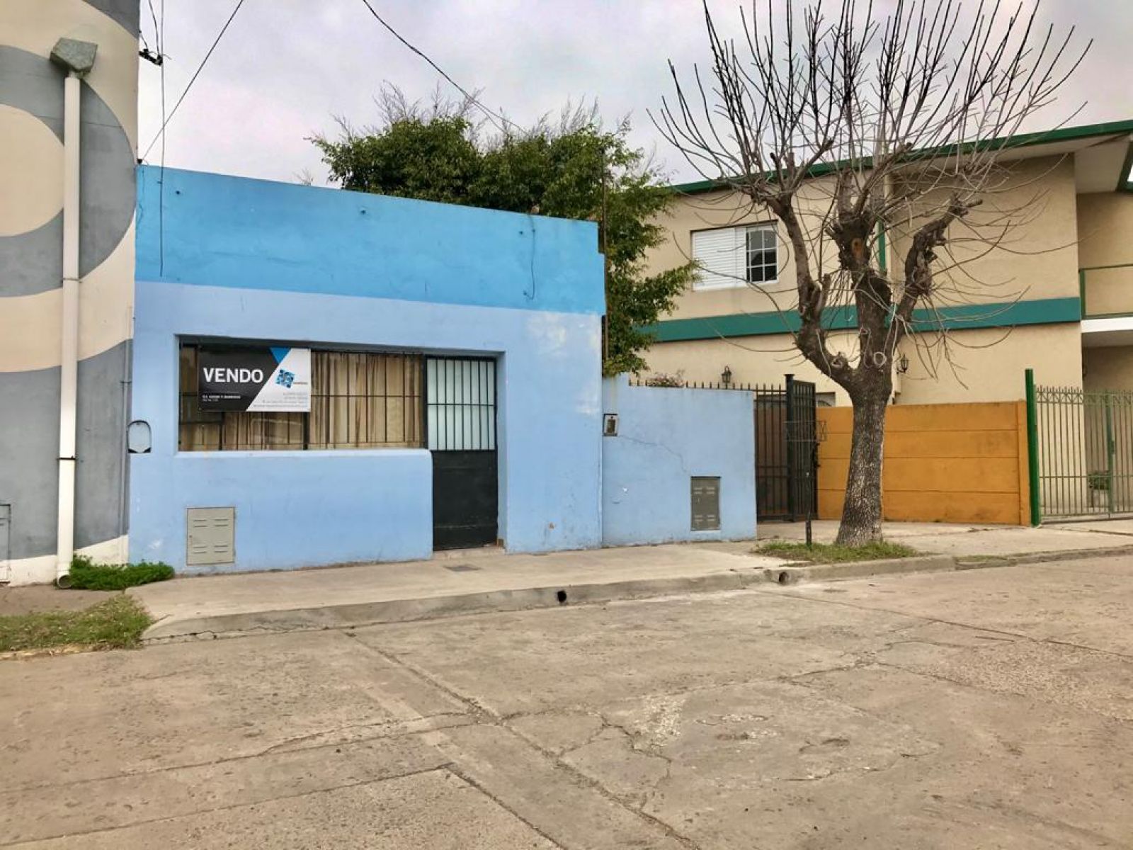 Se vende casa en San Lorenzo a media cuadra de Avenida San Martin.