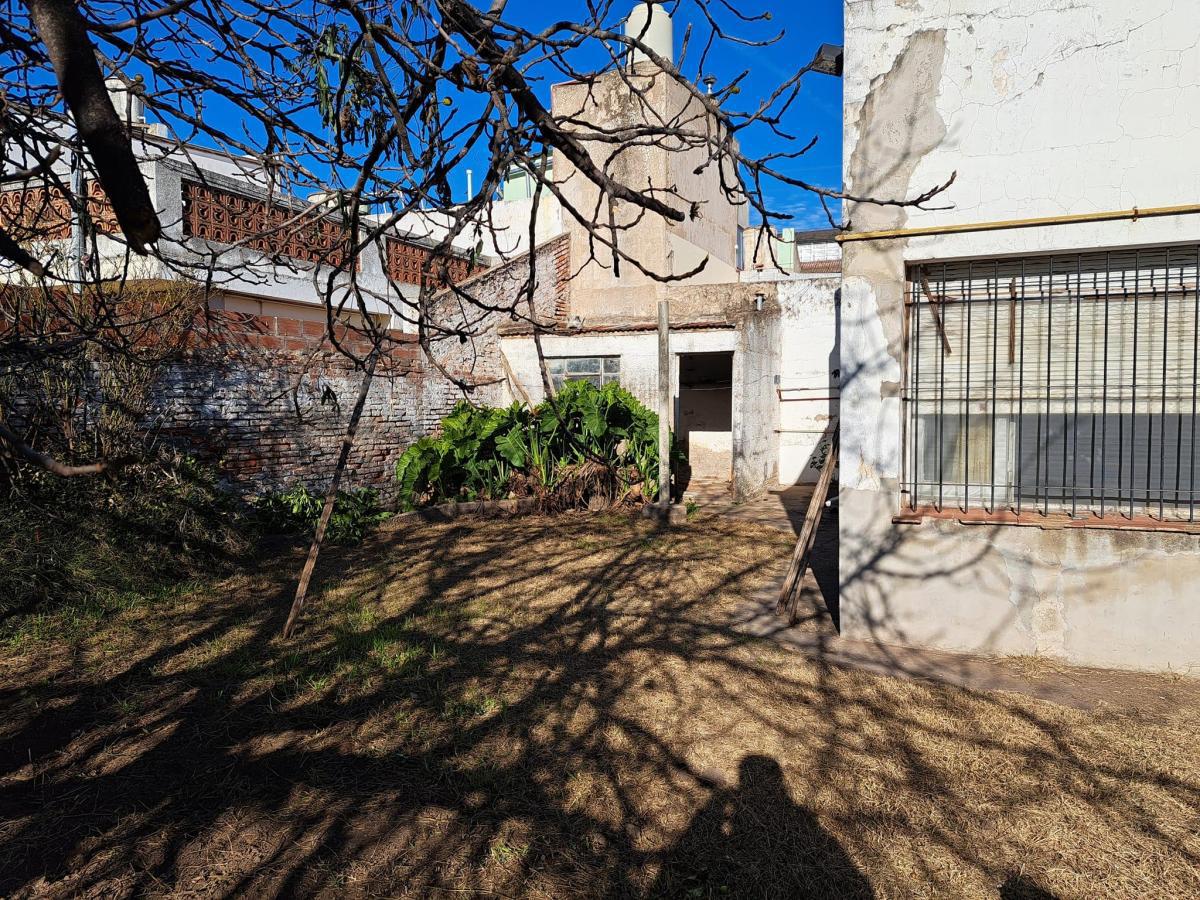 Casa en venta - 2 Dormitorios 1 Baño - Cochera - 370Mts2 - San Carlos de Bolívar