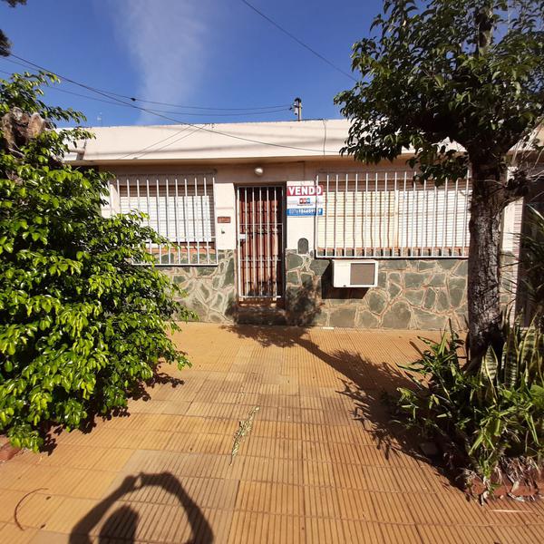 Casa en venta a mts  de Av Mitre y Avenida Uruguay Posadas
