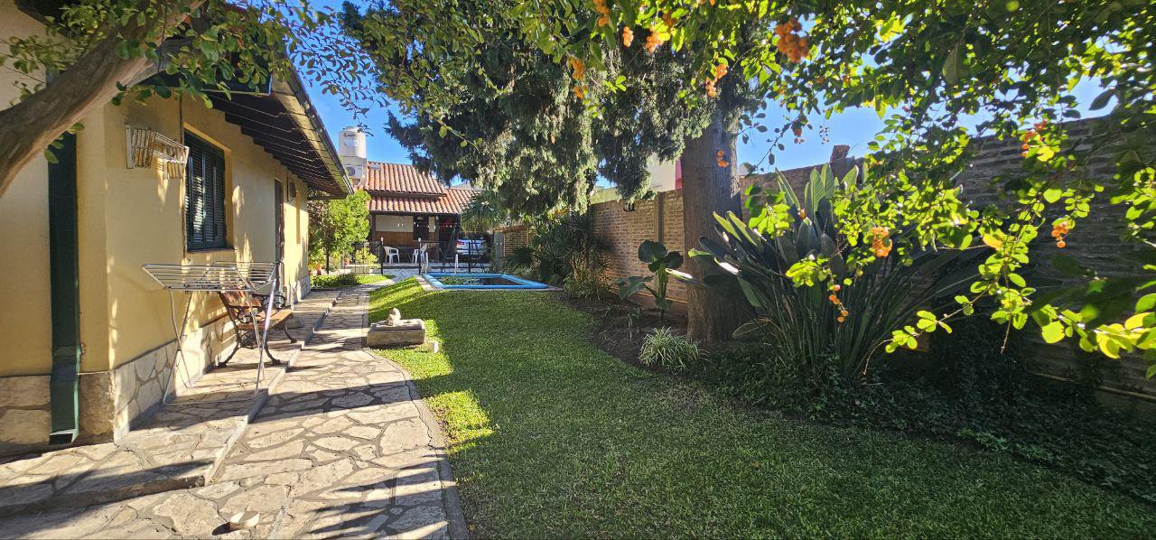 Gran Casa 3 ambientes con Jardin y Piscina en Villa Adelina