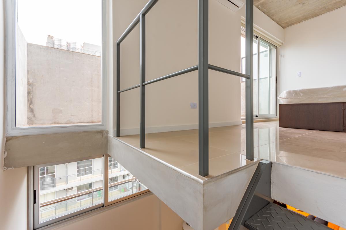 VENTA -  Departamento dúplex 1 dormitorio con balcones al frente -  Echesortu, Rosario
