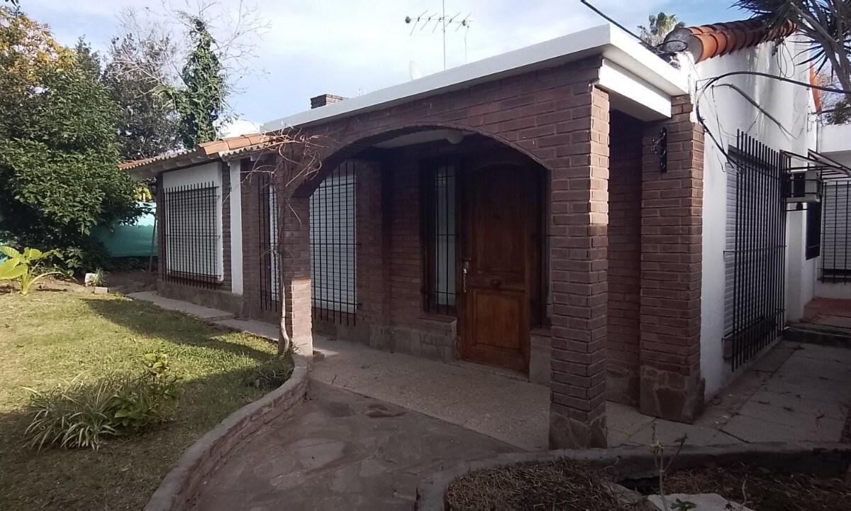 Venta Dos Casas 3 Y 1 Dorms Con Galpón y Entrada Autos. Don Torcuato, Tigre,