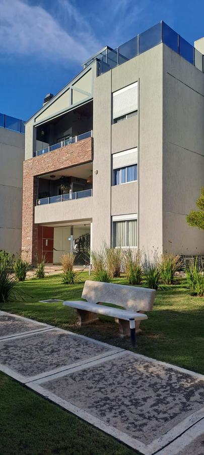 Departamento de categoria en  Venta en Casonas Villa Canarias, 2 dormitorios, amenities