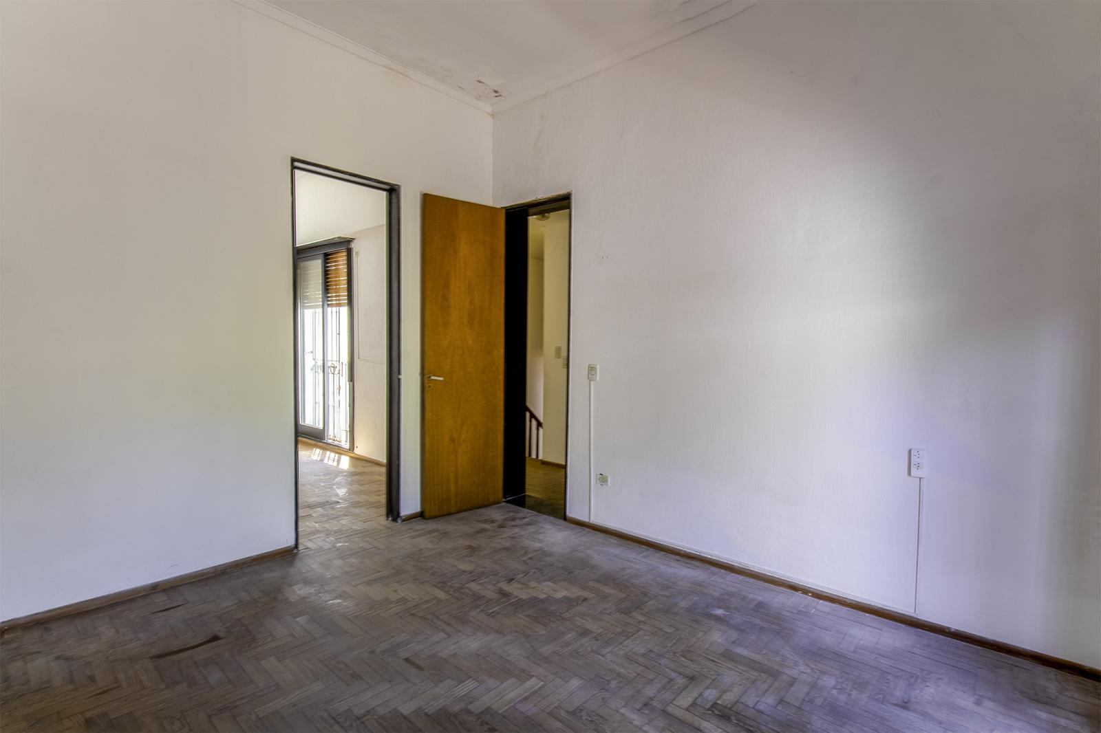 Casa de 5 ambientes en Venta -Zona Residencial Liniers -