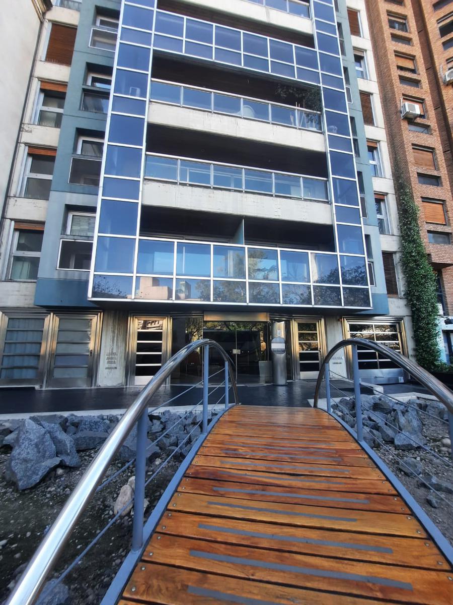 Venta piso categoria Av. Lugones metros plaza españa balcon sum amenities cochera