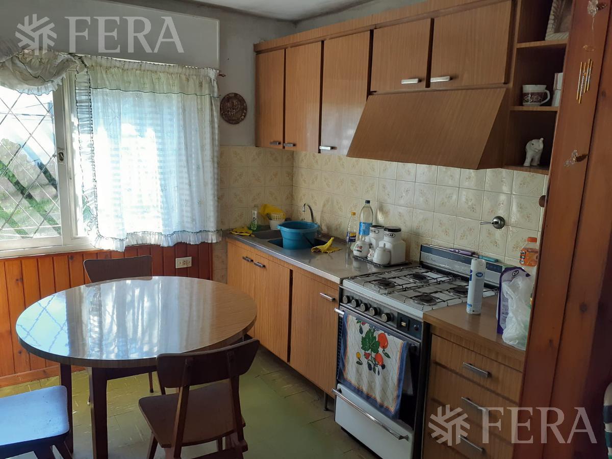 Venta casa 3 ambientes con cochera en Berazategui (30605)