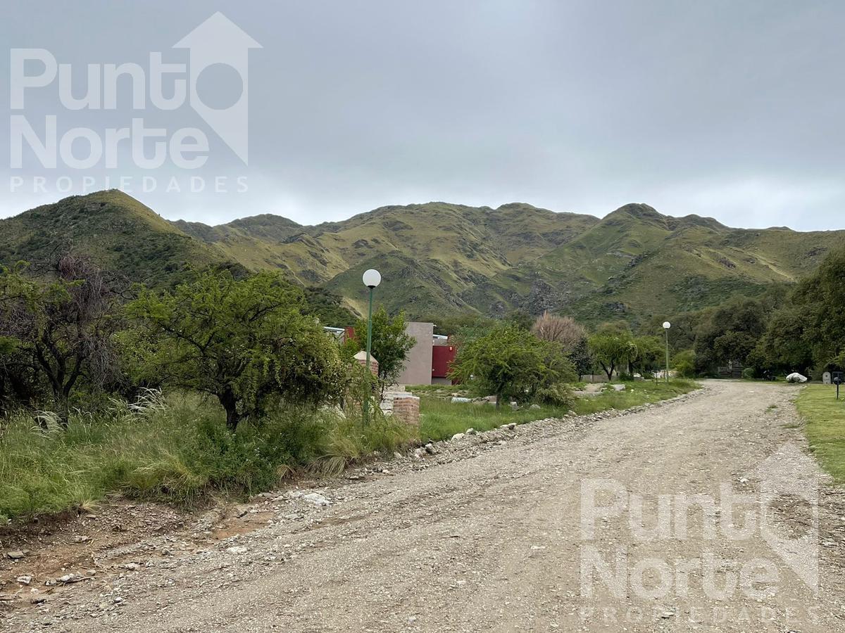 Oportunidad! ultimo Terreno en altura en barrio los Nogales 100 aprovechable, con salida a dos calles